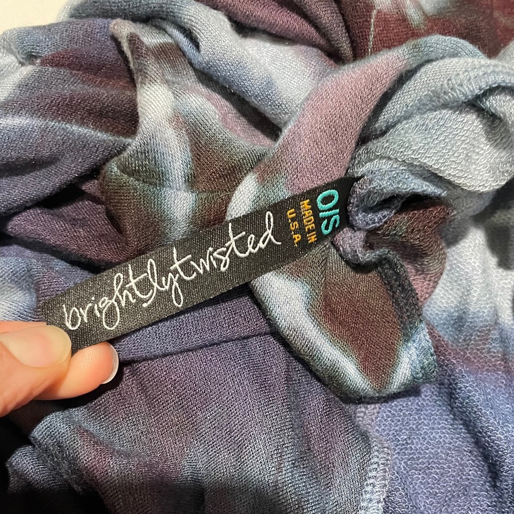 Brightly Twisted open back sweatshirt - Picture 5 of 6